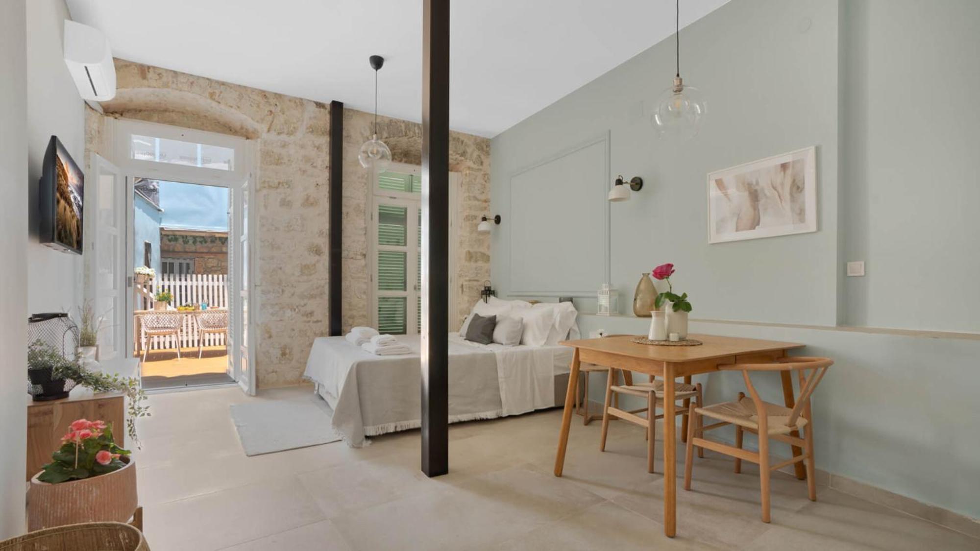 Historical Charm Apartment *